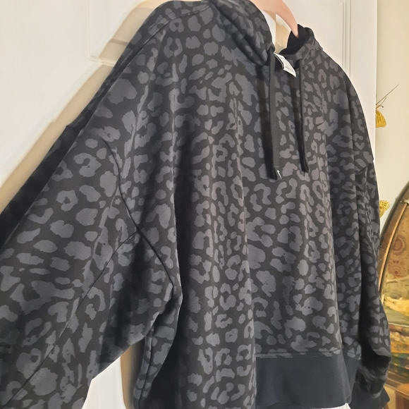 Nike Women's Batwing Leopard Print Hoodie - Picture 2 of 6